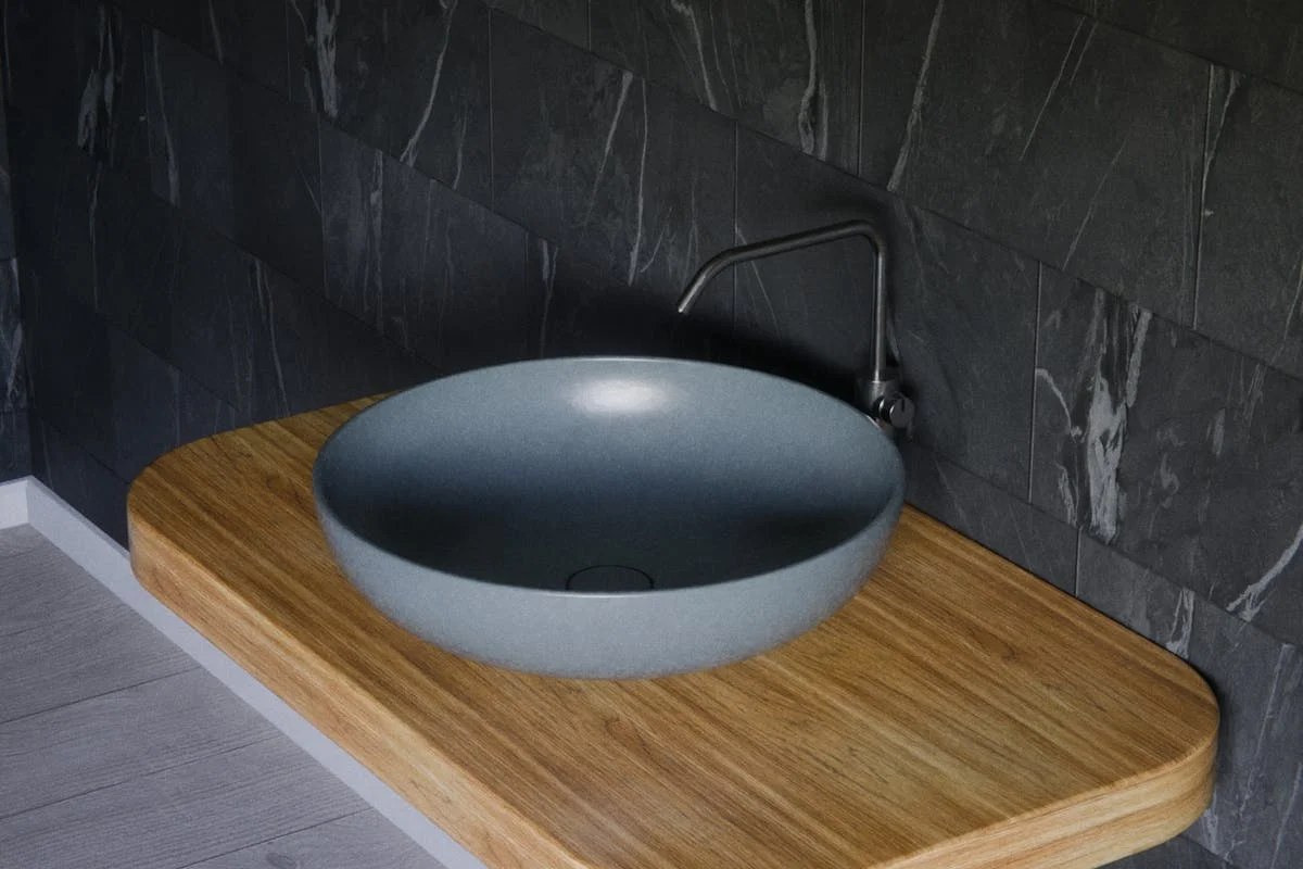 Holz-Waschtischplatte aus Eiche mit rundem Aufsatzbecken — minimalistisches Bad
