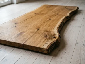Tischplatten mit Baumkante